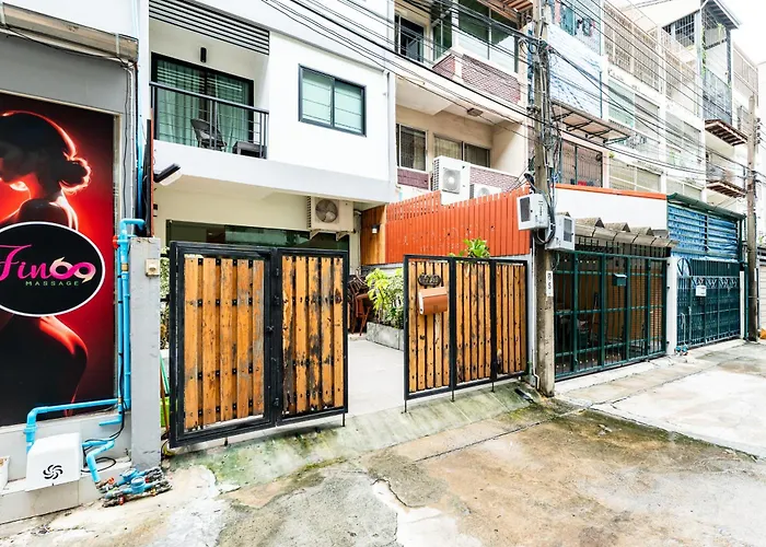 Yon Sukhumvit Soi 4 Bts Nana Apartment